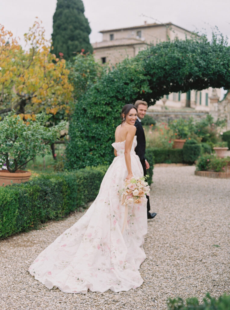 Luxury wedding in Tuscany with Monique Lhuillier gown